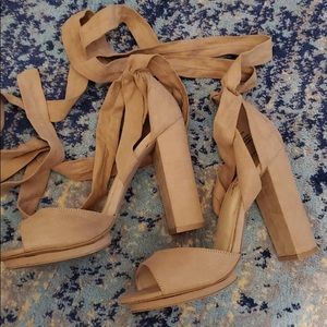 Lulus Lace up platform Heels 👠